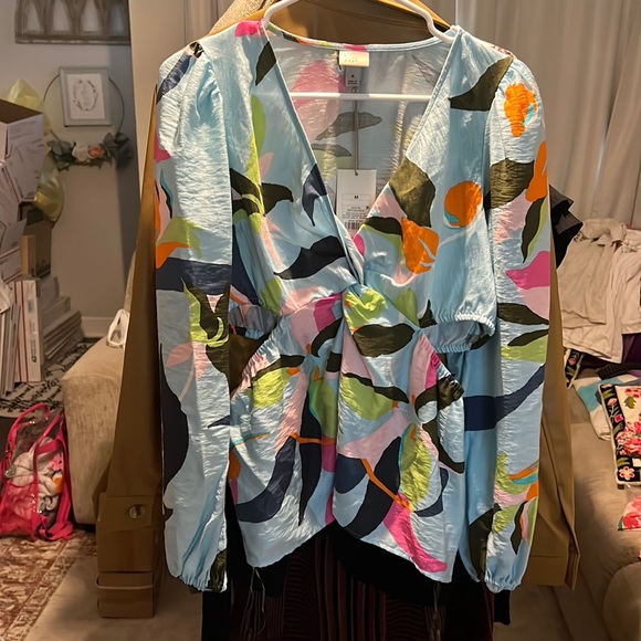 NWT A New Day Bright Tropical Floral Twist Front Cut Out Blouse Top SIZE MEDIUM - Picture 3 of 6